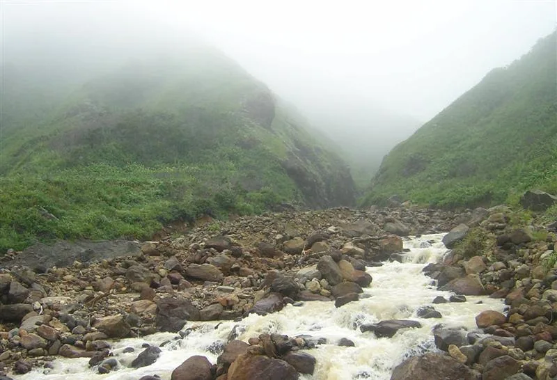 Кислая вода и вулканический каньон