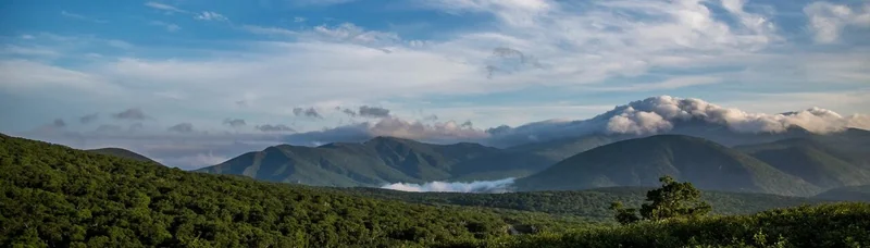 Панорама вулканических сопок Триноги